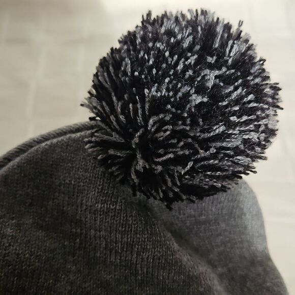 Oakley Women's Gray and Black Pom-Pom Beanie Hat One Size - Picture 4 of 16